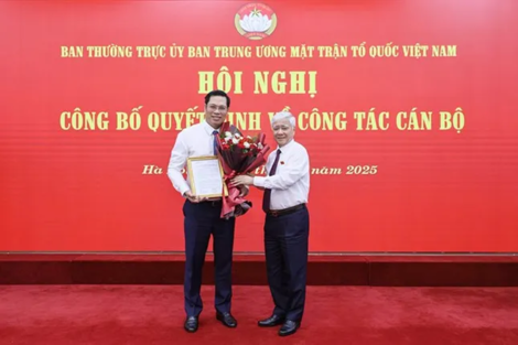 Trao quyết định bổ nhiệm Vụ trưởng, Thư ký Chủ tịch Ủy ban Trung ương MTTQ Việt Nam