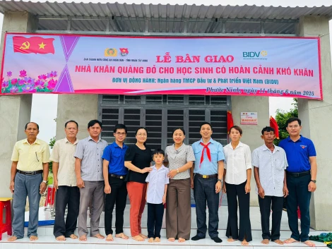 Huyện Dương Minh Châu: Trao nhà Khăn quàng đỏ cho học sinh có hoàn cảnh khó khăn