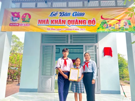 Gò Dầu: Trao tặng 2 căn nhà Khăn quàng đỏ