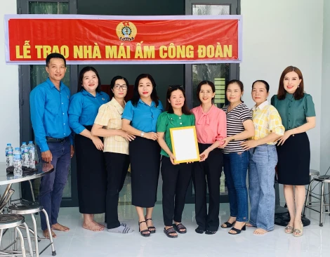 Liên đoàn Lao động thành phố Tây Ninh trao tặng 2 căn nhà “Mái ấm công đoàn”