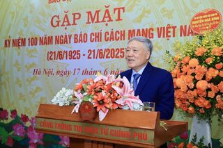 Phó Thủ tướng Thường trực Chính phủ thăm, chúc mừng Cổng TTĐT Chính phủ nhân kỷ niệm 100 năm Báo chí Cách mạng Việt Nam