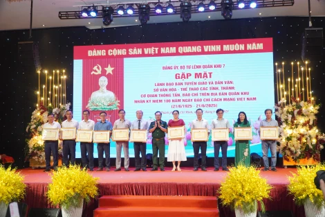 Đảng uỷ, Bộ Tư lệnh Quân khu 7 gặp mặt lãnh đạo các cơ quan thông tấn, báo chí