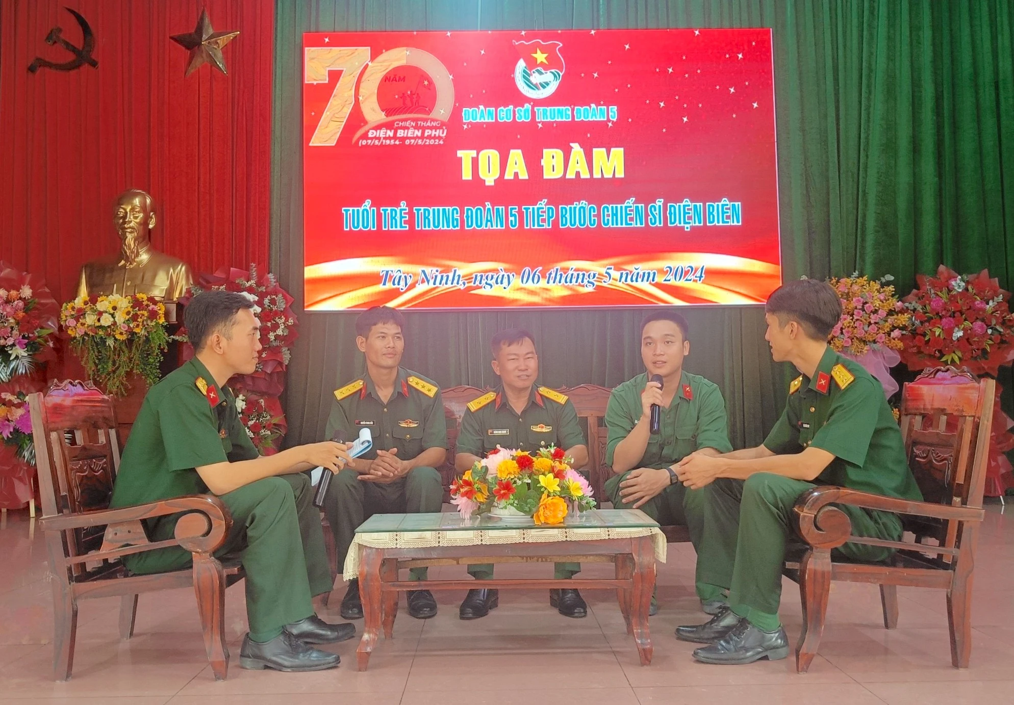 Đoàn cơ sở Trung đoàn 5 tổ chức toạ đàm với chủ đề “Tuổi trẻ Trung đoàn 5 tiếp bước chiến sĩ Điện Biên”.