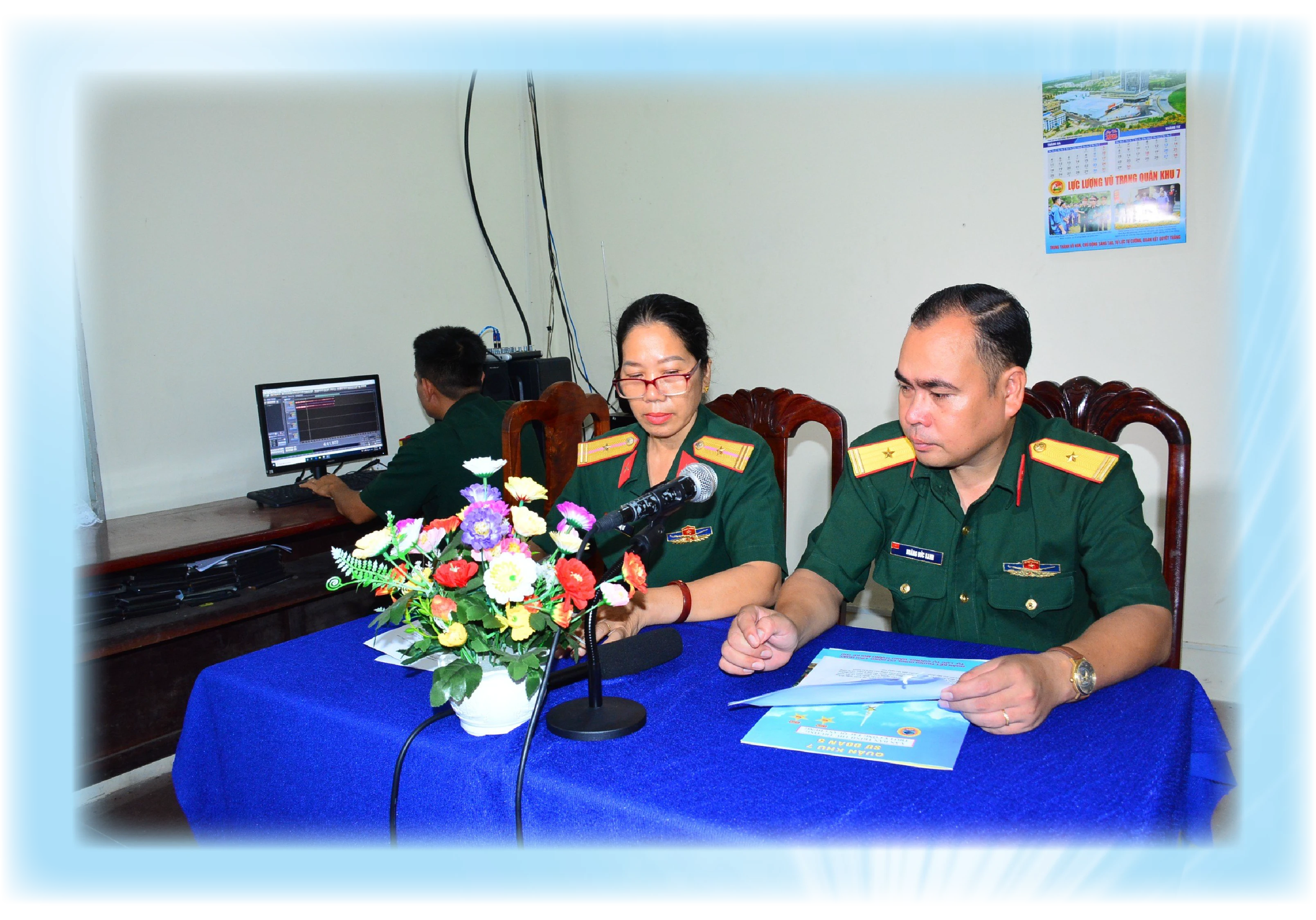 Một buổi thu âm của Tổ phát thanh Sư đoàn 5.