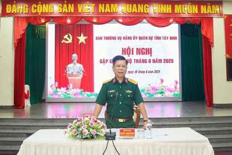 Ban Thường vụ Đảng uỷ Quân sự tỉnh tổ chức gặp gỡ cán bộ