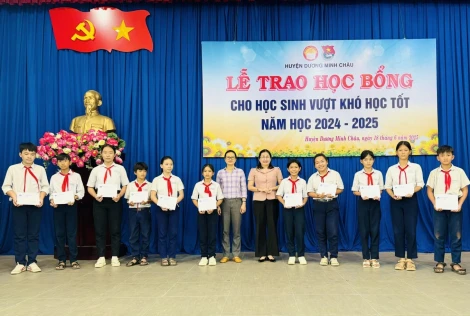 Huyện Dương Minh Châu: Trao 300 suất học bổng khuyến học