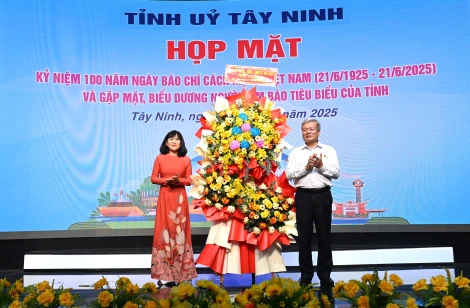Họp mặt kỷ niệm 100 năm Ngày Báo chí cách mạng Việt Nam