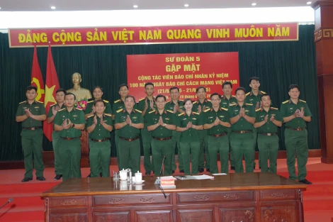Sư đoàn 5 gặp mặt cộng tác viên báo chí nhân Ngày Báo chí cách mạng Việt Nam
