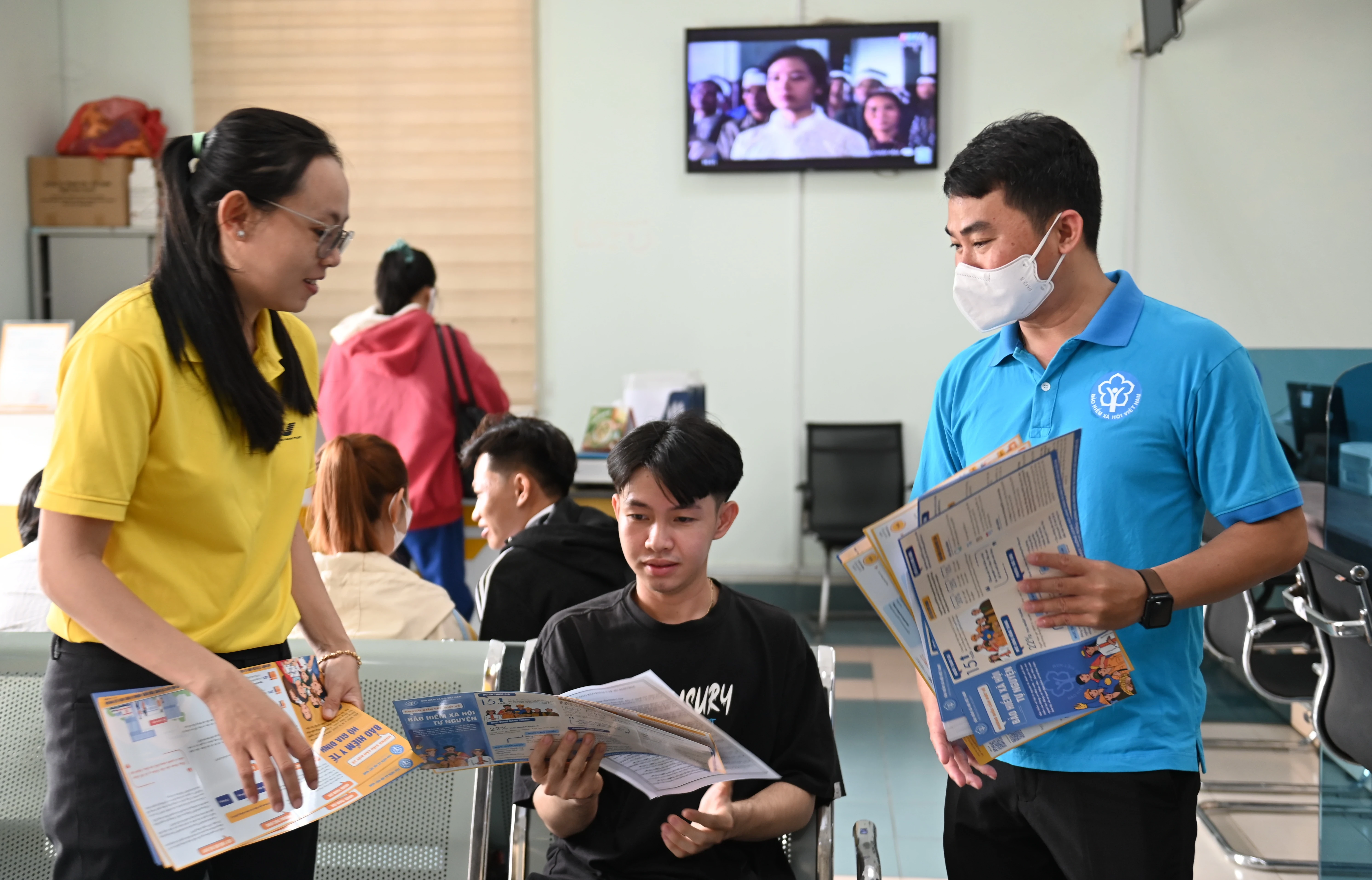 Người lao động tham gia BHXH tự nguyện góp phần ổn định cuộc sống, được chăm sóc sức khoẻ khi về già.