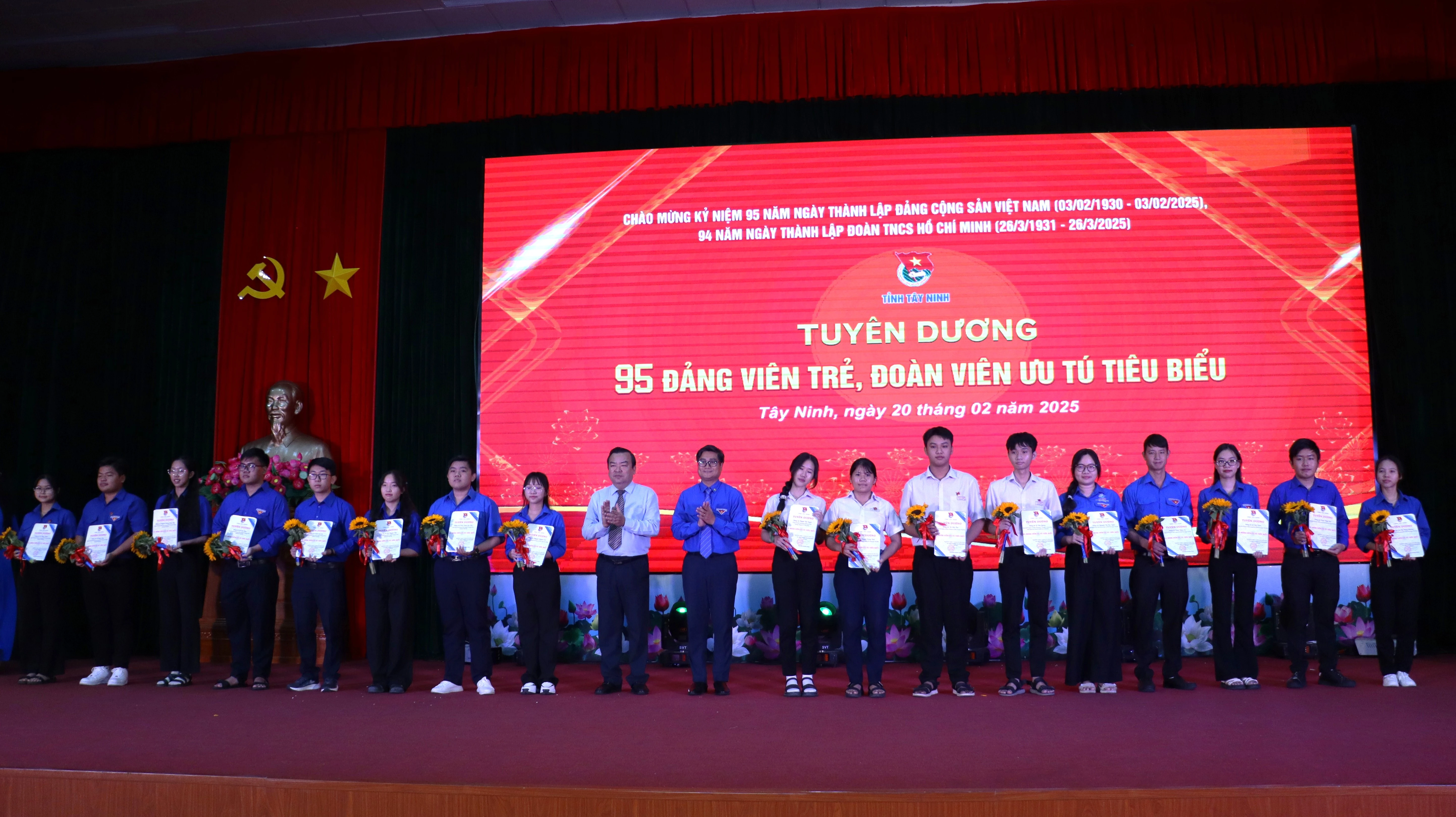 Đoàn viên trẻ tiêu biểu của tỉnh được Ban Thường vụ Tỉnh đoàn tuyên dương nhân dịp 95 năm ngày thành lập Đoàn Thanh niên Cộng sản Hồ Chí Minh