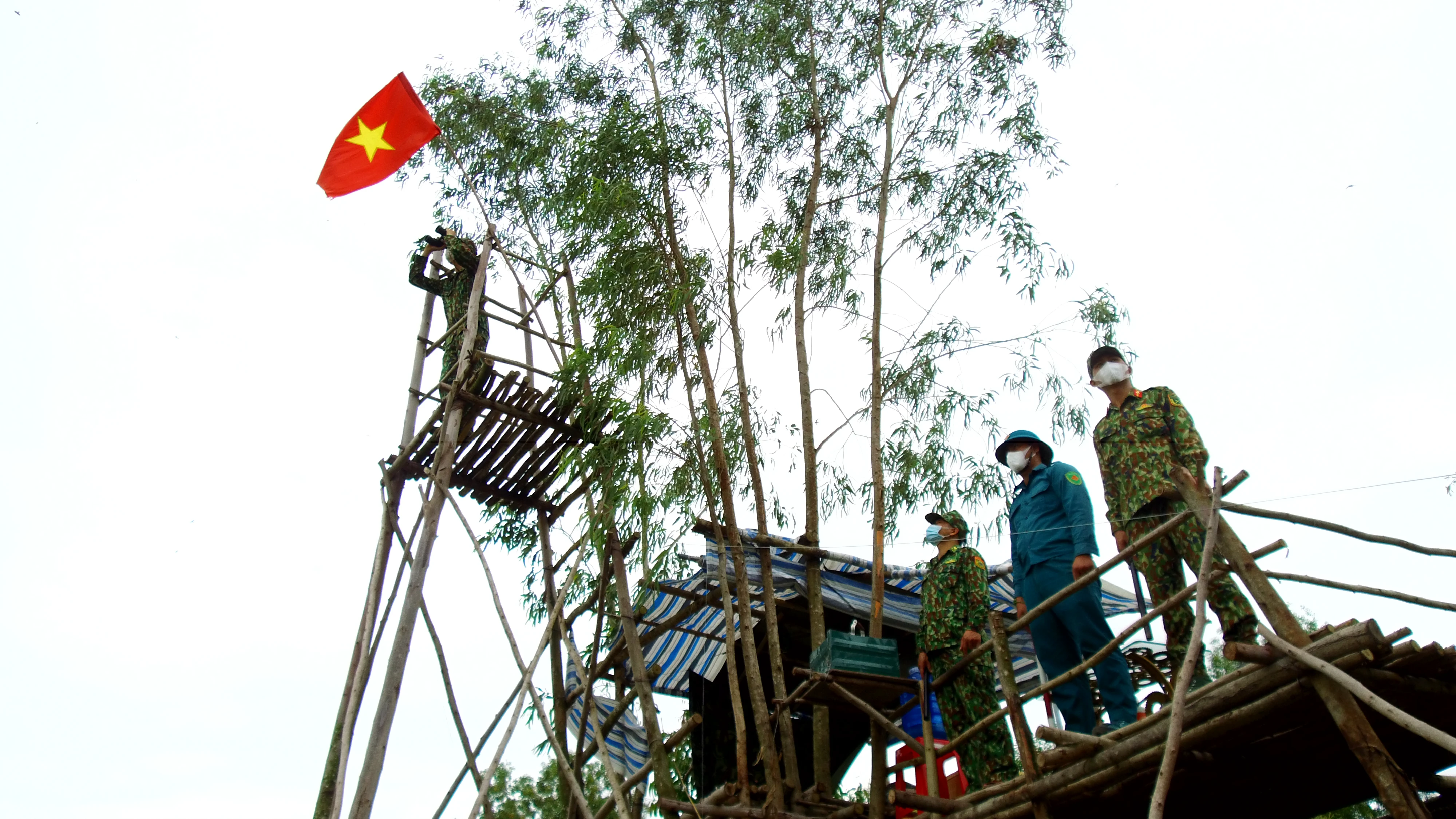 Trong giai đoạn xảy ra Covid-19, cán bộ, chiến sĩ BĐBP Tây Ninh đã phối hợp cùng các lực lượng tăng cường, hoàn thành tốt nhiệm vụ kép trong suốt hơn 2 năm liền