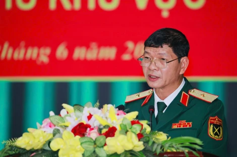 Sáng 24.6, tại Thành phố Hồ Chí Minh, Bộ Tư lệnh Quân khu 7 tổ chức lễ công bố quyết định của Bộ Quốc phòng về việc sáp nhập, tổ chức lại Bộ chỉ huy quân sự (CHQS) cấp tỉnh, thành lập Ban chỉ huy Bộ đội Biên phòng, Ban chỉ huy phòng thủ khu vực trực thuộc Bộ CHQS cấp tỉnh và trao Quân kỳ Quyết thắng cho các đơn vị mới thành lập.