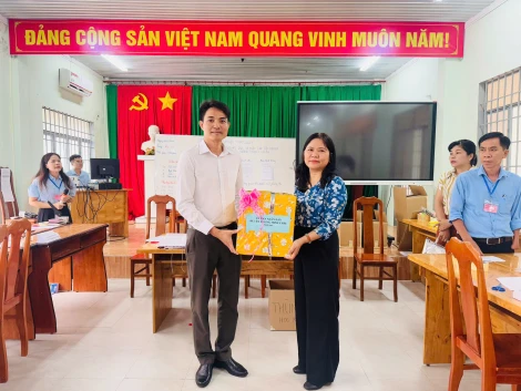 Lãnh đạo huyện Dương Minh Châu: Thăm, động viên Hội đồng thi tốt nghiệp THPT trên địa bàn