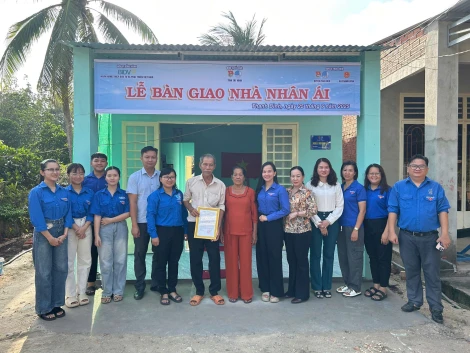 Tân Biên: Trao tặng nhà nhân ái cho hộ nghèo có hoàn cảnh đặc biệt khó khăn