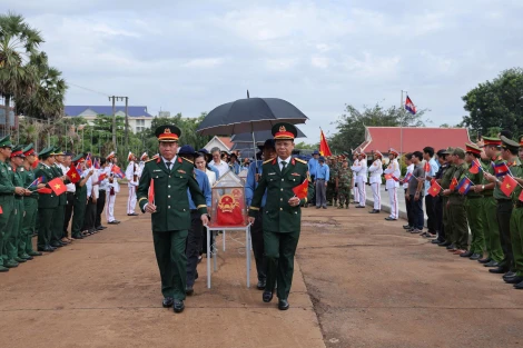 Đón 172 hài cốt liệt sĩ về nước