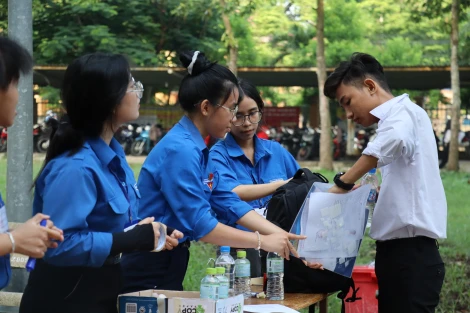Tiếp sức mùa thi 2025: Sôi nổi, thiết thực