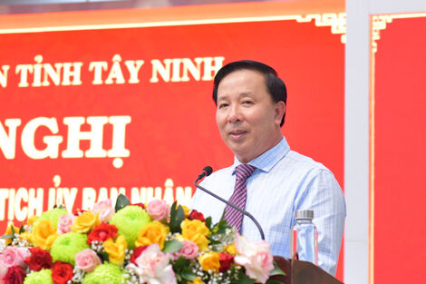 Trao quyết định, ra mắt các cơ quan chuyên môn, đơn vị sự nghiệp công lập trực thuộc UBND tỉnh