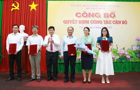Sở Tài chính công bố các quyết định về công tác cán bộ