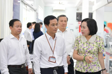 Phó Chủ tịch Quốc hội – Nguyễn Thị Thanh thăm Trung tâm Hành chính công huyện Bến Lức
