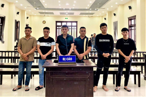 Mâu thuẫn chuyện nẹt pô xe, nhóm bị cáo lĩnh án tù