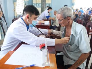 Lan tỏa nghĩa tình tại Ngày hội Thầy thuốc trẻ làm theo lời Bác