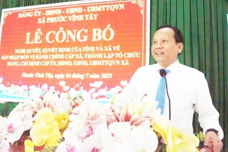 Xã Phước Vĩnh Tây công bố các quyết định kiện toàn tổ chức bộ máy và nhân sự chủ chốt