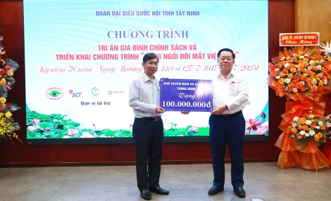 Đoàn đại biểu Quốc hội tỉnh Tây Ninh tri ân gia đình chính sách nhân kỷ niệm ngày 27/7