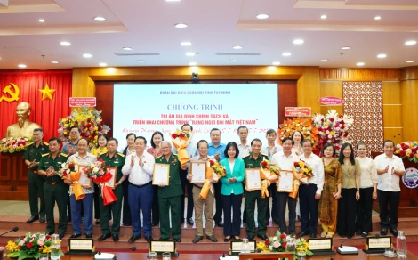 Đoàn đại biểu Quốc hội tỉnh Tây Ninh tri ân gia đình chính sách nhân kỷ niệm ngày 27/7