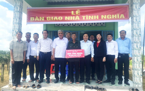 Chia sẻ yêu thương từ những mái nhà