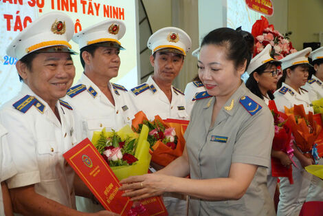 Công bố công tác cán bộ Thi hành án dân sự tỉnh Tây Ninh