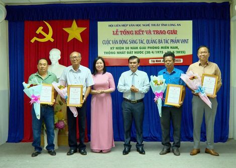 Trao 28 giải Cuộc vận động sáng tác, quảng bá tác phẩm văn học nghệ thuật kỷ niệm 50 năm giải phóng miền Nam, thống nhất đất nước