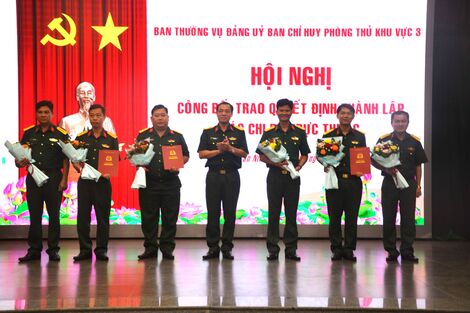 Công bố, trao quyết định thành lập các chi bộ trực thuộc Đảng ủy Ban Chỉ huy Phòng thủ khu vực 3