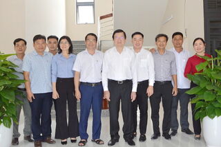 Nguyên Chủ tịch nước - Trương Tấn Sang thăm, động viên cán bộ xã Đức Hòa