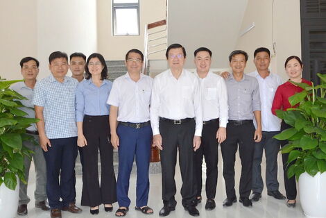Nguyên Chủ tịch nước - Trương Tấn Sang thăm, động viên cán bộ xã Đức Hòa