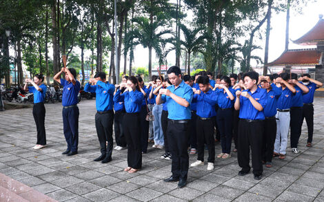 Đoàn Thanh niên phường Tân Ninh tri ân các anh hùng liệt sĩ