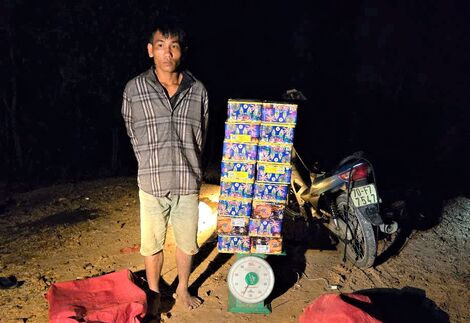 Bắt đối tượng vận chuyển 56kg pháo hoa