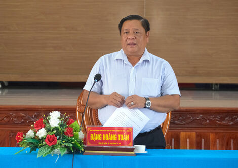 Sáng 16/7, Đảng ủy xã Tân Trụ, tỉnh Tây Ninh đã tổ chức Hội nghị tiếp xúc, đối thoại trực tiếp giữa Bí thư Đảng ủy xã với nhân dân.