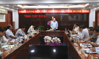 Lãnh đạo UBND tỉnh làm việc với Sở Xây dựng về tiến độ thực hiện các dự án giao thông