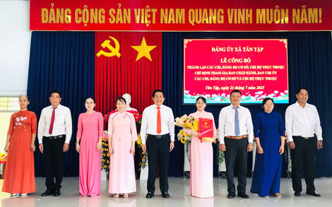 Xã Tân Tập công bố quyết định thành lập các tổ chức Đảng