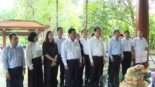 Đoàn công tác Ủy ban Kiểm tra Trung ương dâng hương tại Di tích lịch sử Ban Kiểm tra Trung ương Cục miền Nam