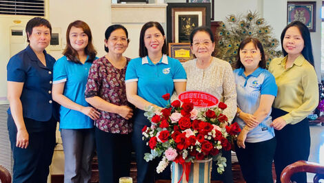 Hội Liên hiệp Phụ nữ phường Tân Ninh: Thăm, tặng quà nguyên lãnh đạo tỉnh, Bà mẹ Việt Nam Anh hùng