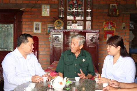 Xã Thạnh Phước: Thăm, tặng quà gia đình chính sách