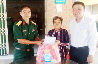 Đội K73 tri ân các gia đình chính sách
