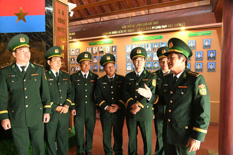 Ban Chỉ huy Bộ đội Biên phòng Tây Ninh: Thắp hương tưởng niệm các anh hùng, liệt sĩ trên biên giới