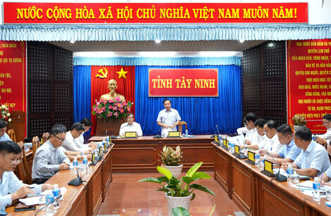 Lãnh đạo UBND tỉnh nghe báo cáo tiến độ các dự án trọng điểm