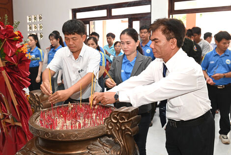 Khối thi đua các đơn vị sự nghiệp thuộc tỉnh: Đẩy mạnh thực hiện các phong trào thi đua