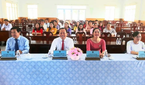 Phước Vĩnh Tây trao quyết định bổ nhiệm viên chức quản lý