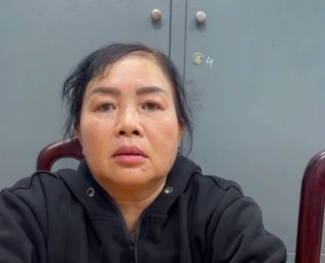 Bắt người phụ nữ cướp giật tiền của người già