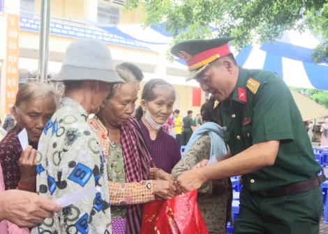 Phiên chợ nghĩa tình, gieo yêu thương nơi vùng sâu