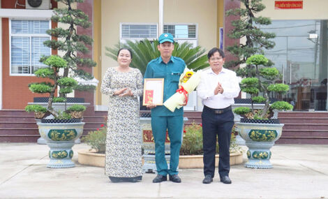 Xã Mỹ Lộc: Tuyên dương tập thể, cá nhân có nhiều đóng góp trong thực hiện mô hình chính quyền địa phương 2 cấp